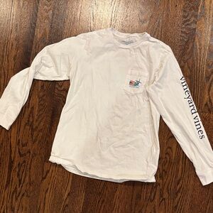 Vineyard Vines White Long Sleeve Tee with Logo - ski themed